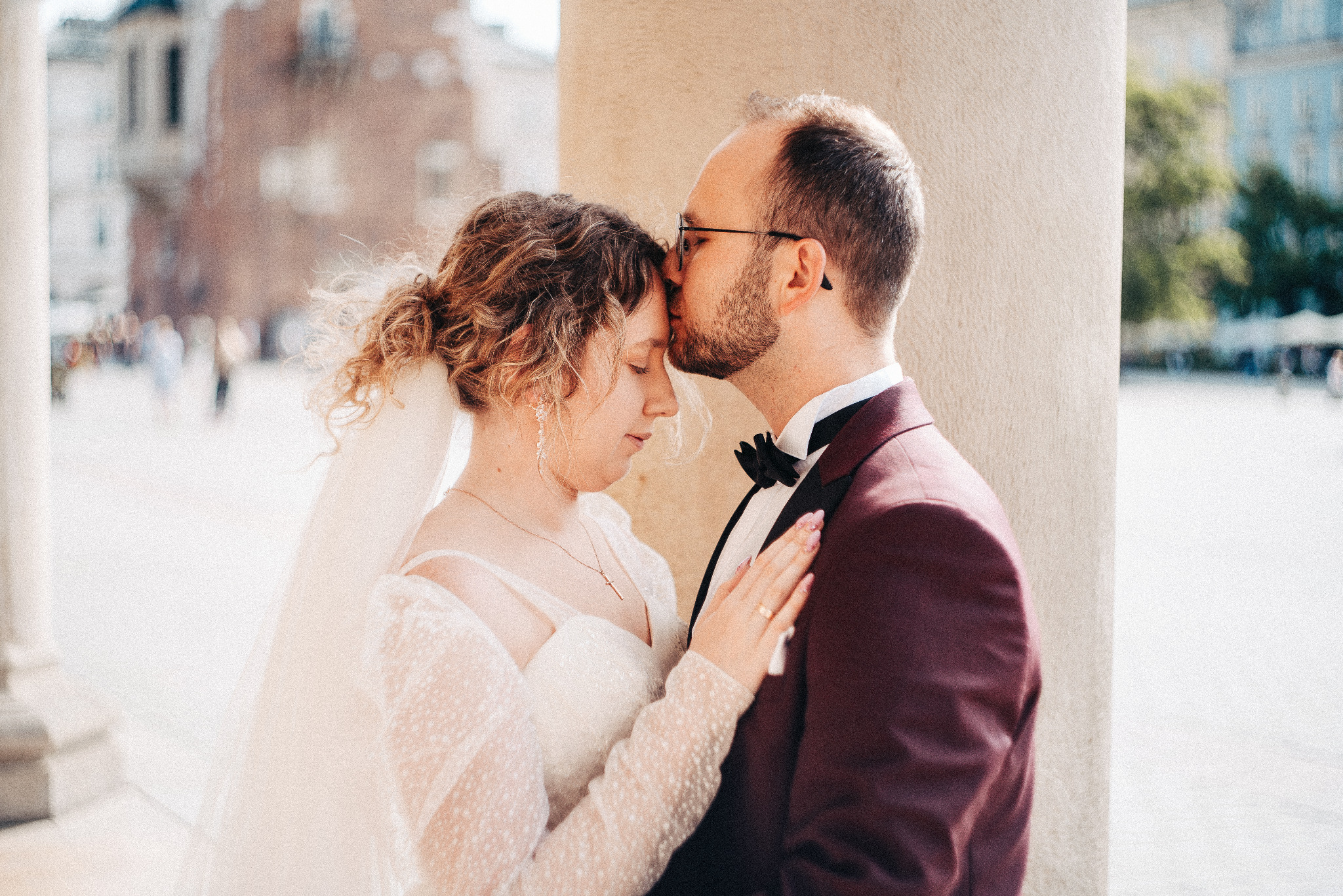 Chrzciny, komunie, śluby, plenery, portrety, wydarzenia, sesje biznesowe i korporacyjne.