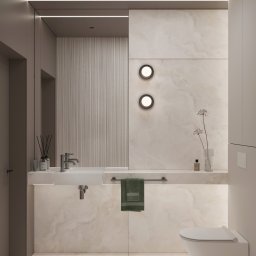 NOEMA Dorota Szafrańska - Nowoczesna łazienka z marmurowymi płytami, podświetlanym blatem z umywalką, minimalistyczną toaletą i dekoracyjnymi lampami ściennymi.