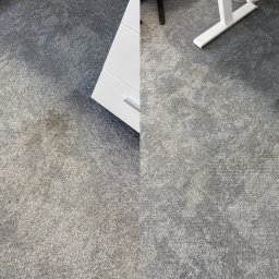 Re An Cleaning Andrii Zakitniuk - Dywan biurowy przed i po czyszczeniu, widoczne różnice w odcieniu szarości i usunięte plamy, fragmenty mebli biurowych w kadrze.