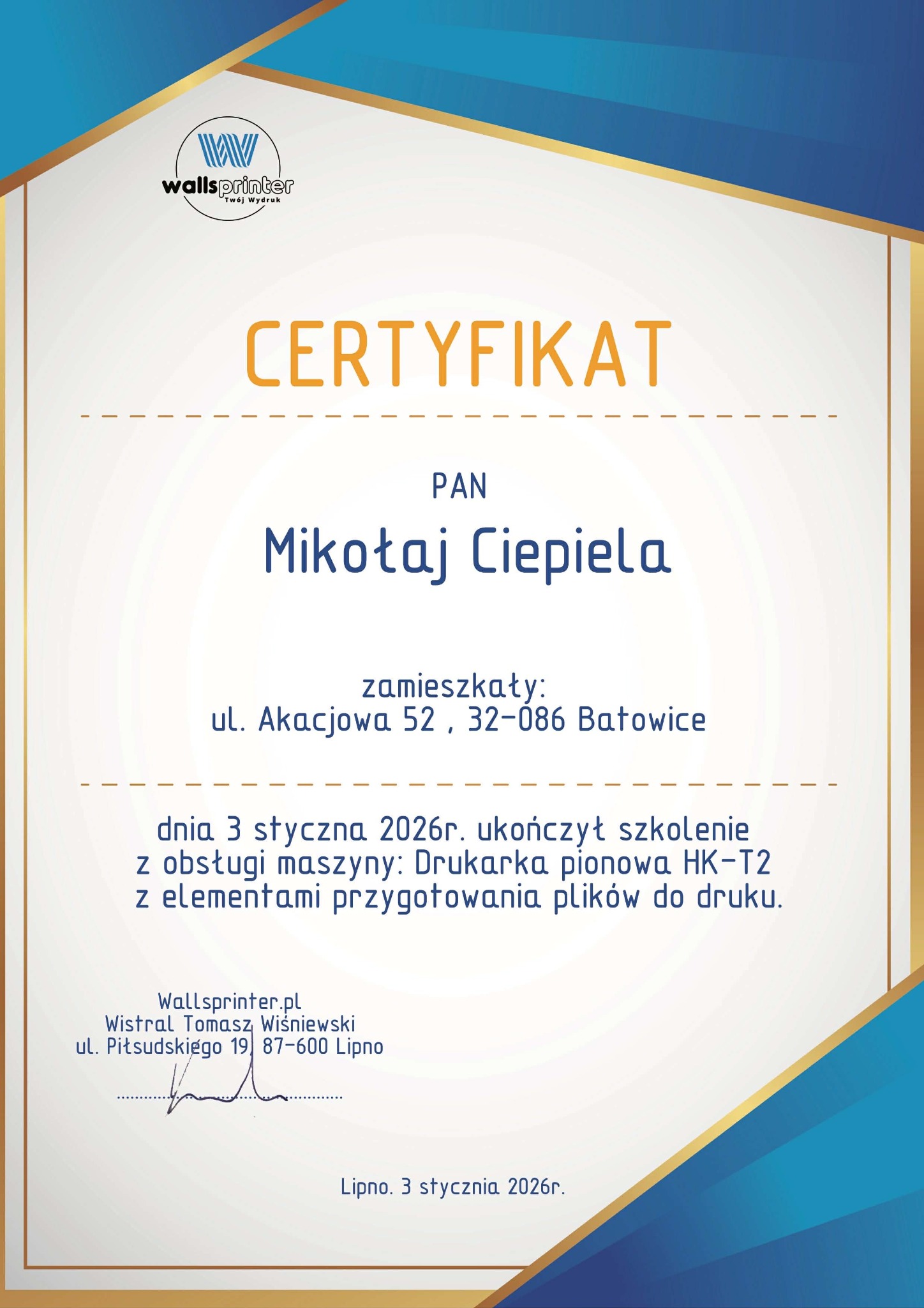 Elegancki certyfikat ukończenia szkolenia z obsługi drukarki pionowej HK-T2 dla Pana Mikołaja Ciepieli, wydany przez Wallsprinter.pl w Lipnie, 3 stycznia 2026r.