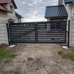 GOSPODARSTWO ROLNE - Brama wjazdowa