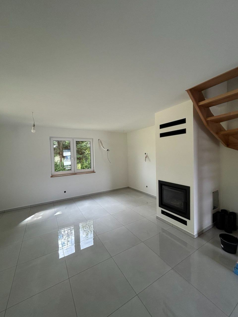 Malowanie ścian i sufitów Układanie paneli podłogowych