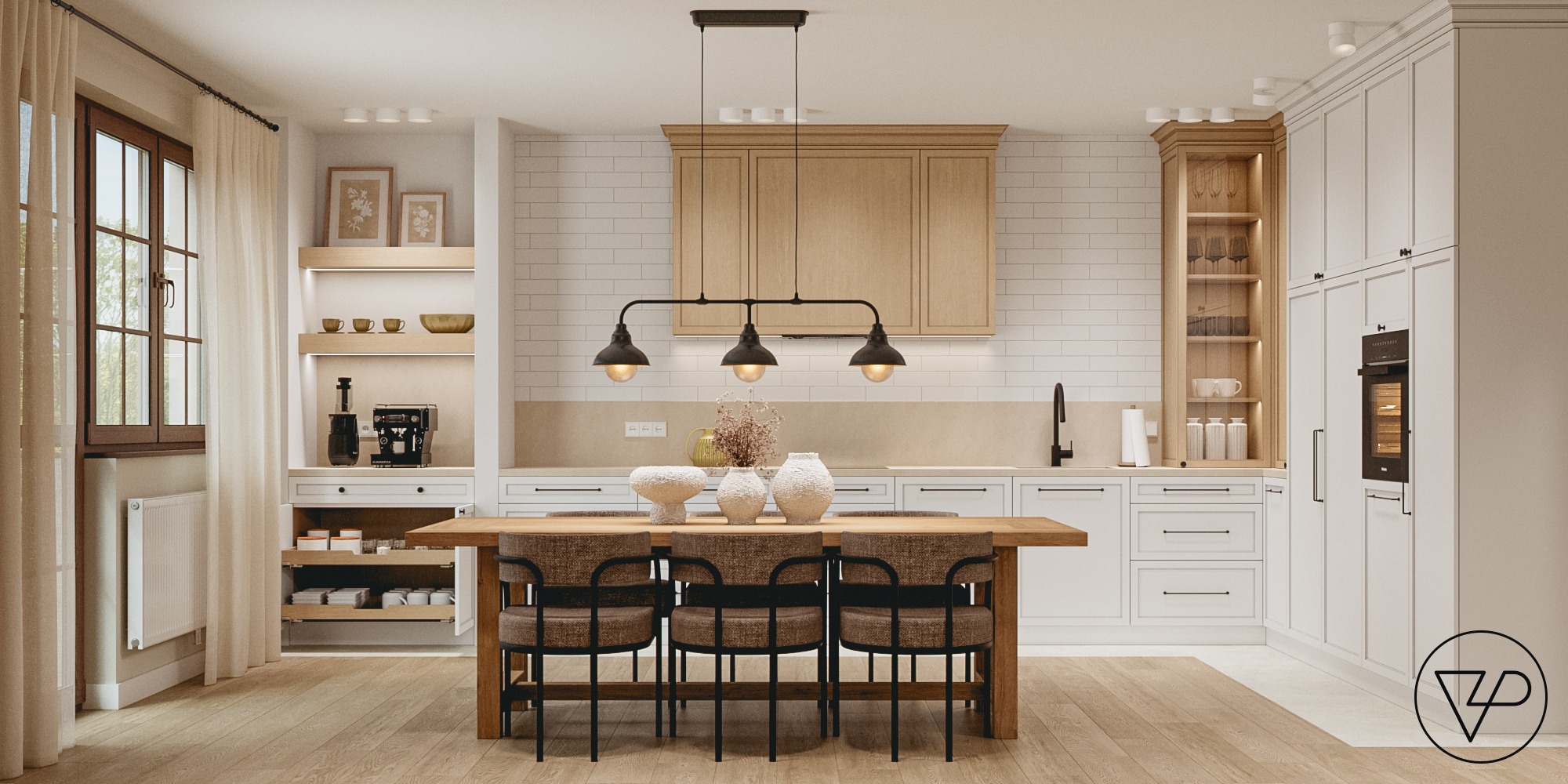 Jasna kuchnia w stylu skandynawskim z drewnianym stołem i krzesłami. Nad stołem wisi czarna, potrójna lampa. Na blacie dekoracyjne wazony. Widoczne białe szafki i okno.