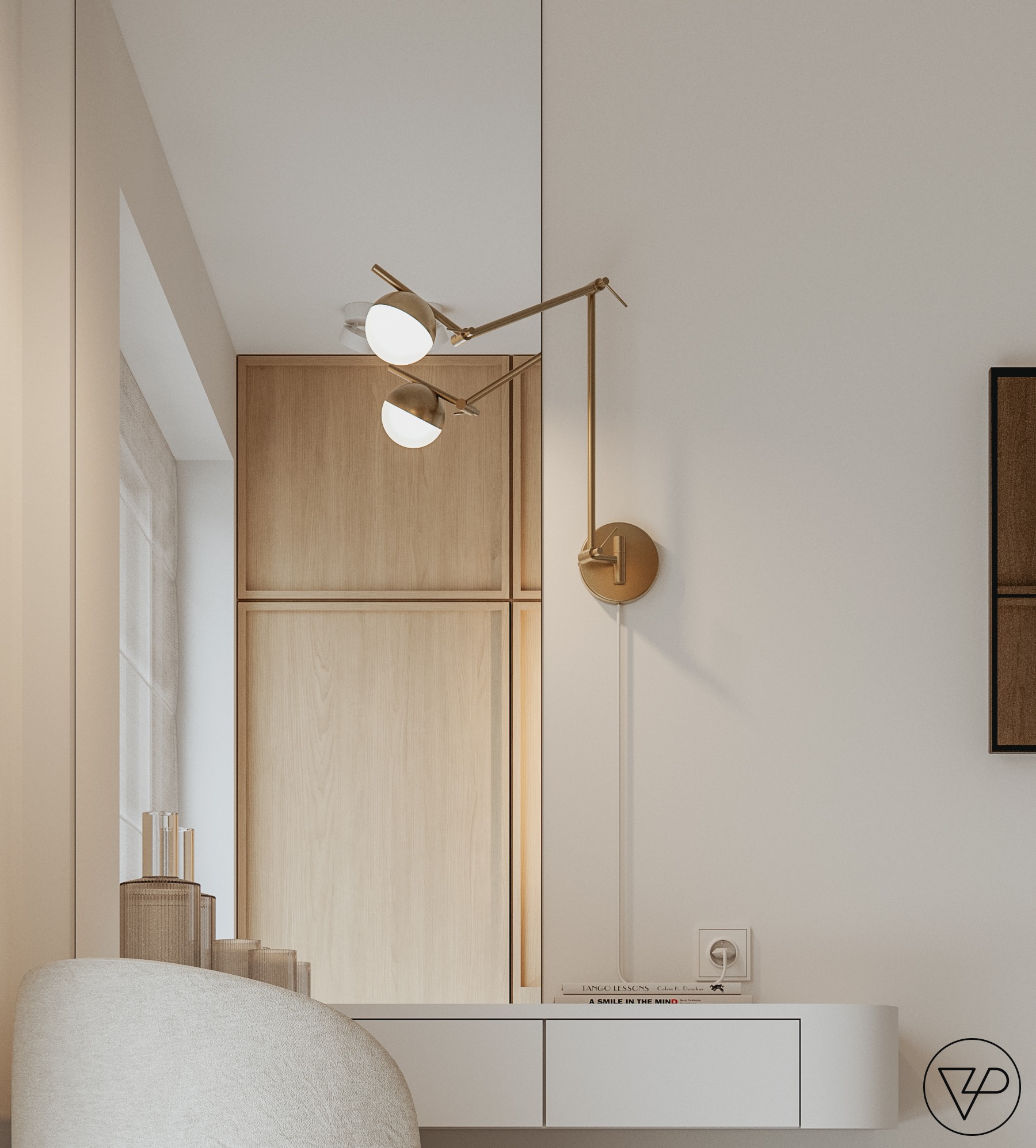 Jasna szafa wnękowa z drewnianymi frontami, oświetlona złotą lampą ścienną. Na blacie dekoracje i książki. Minimalistyczny design z dbałością o detale.