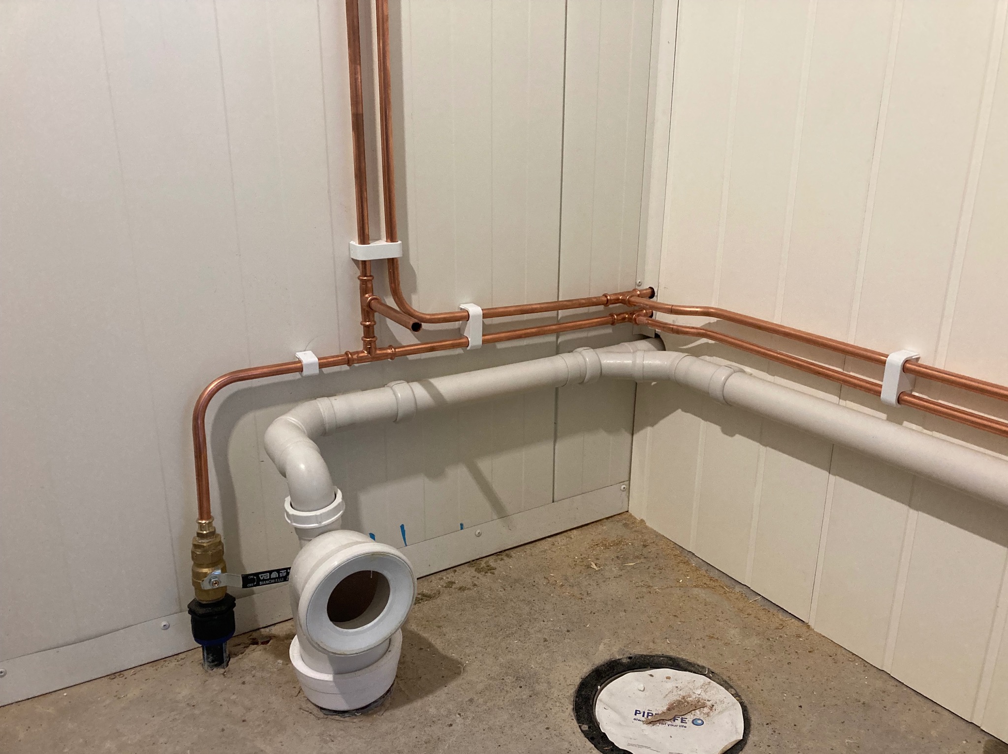 Równiutko jak od linijki.