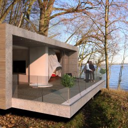 Biuro Projektowe BRJ-STUDIO - Nowoczesny dom z tarasem nad jeziorem, drewniana elewacja, betonowe elementy, szklana balustrada. Para na tarasie, widok na wodę i drzewa. Projekt architektoniczny.