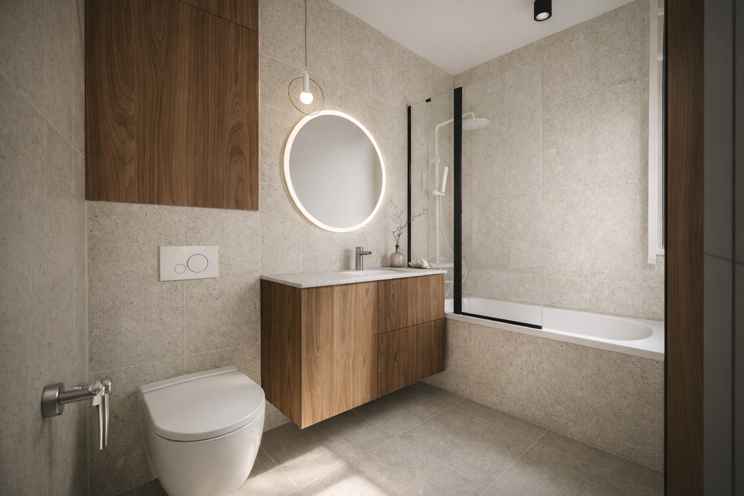 Nowoczesna łazienka z drewnianą szafką pod umywalką, okrągłym lustrem z podświetleniem LED i wanną za czarną szybą. Beżowe płytki na ścianach i podłodze.