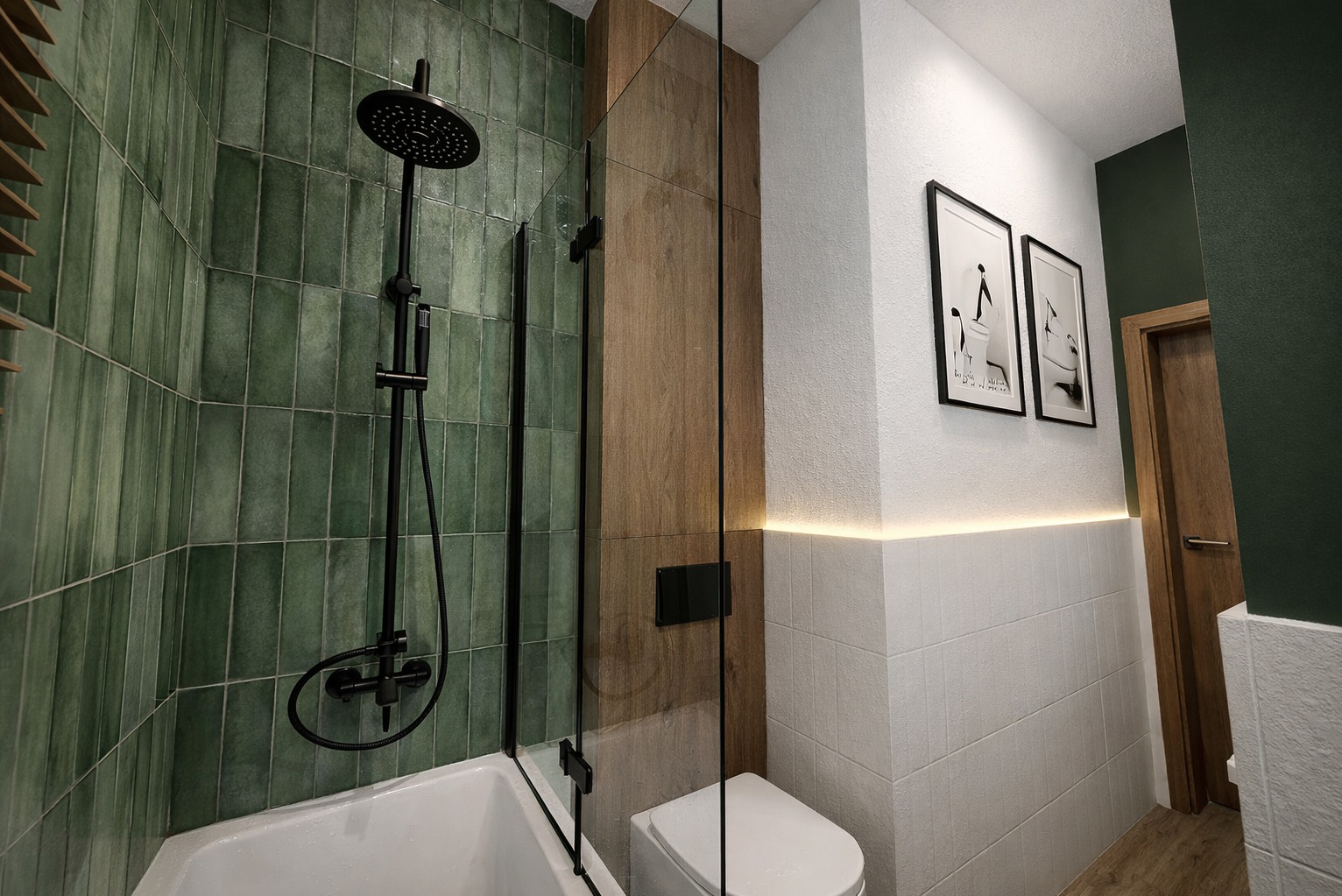 Nowoczesna łazienka z zielonymi płytkami, czarną armaturą i drewnianymi akcentami. Minimalistyczne grafiki na ścianie i subtelne oświetlenie LED.