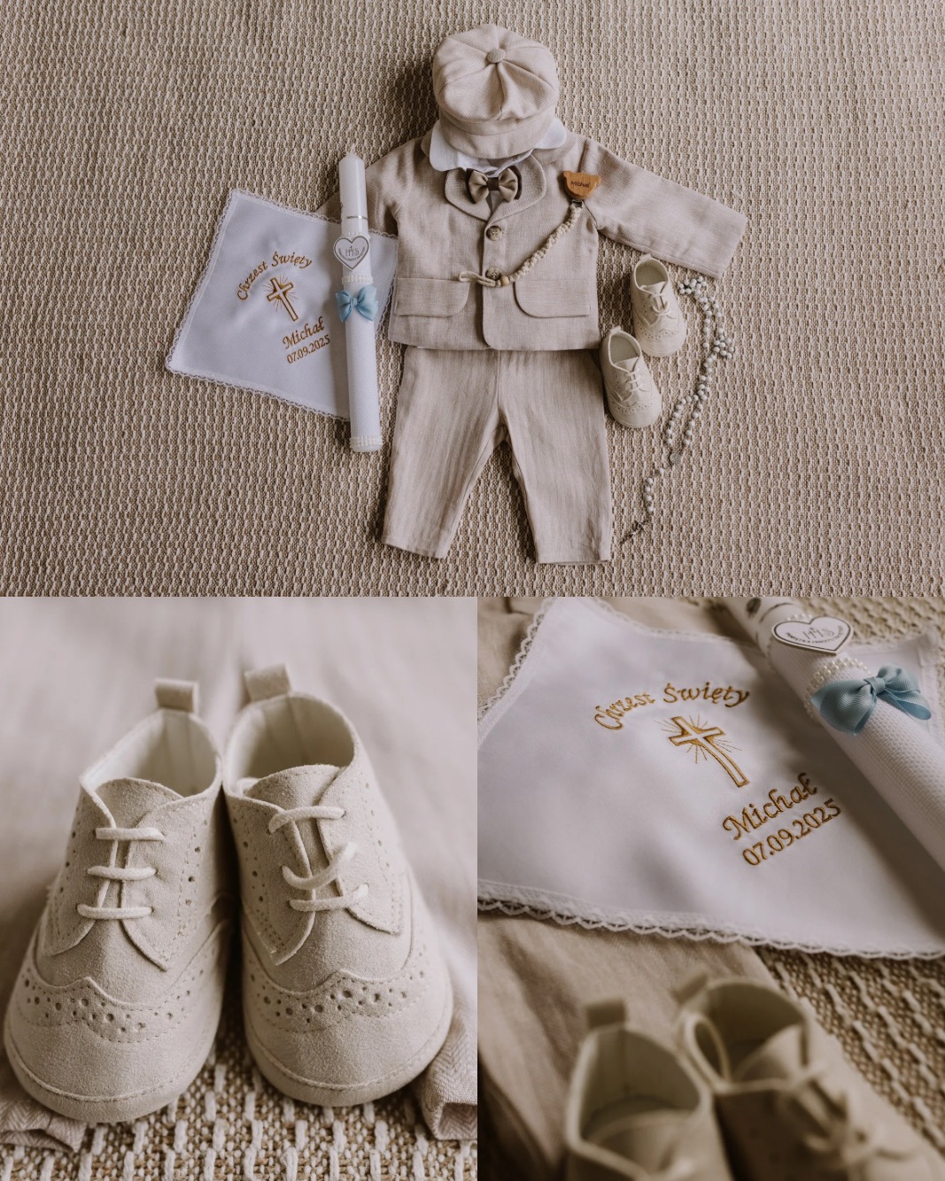 Komplet do chrztu: lniany garniturek, świeca z niebieską kokardką, haftowana chusteczka i buciki na beżowym tle. Detale podkreślają uroczysty charakter.