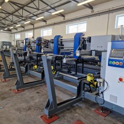 Laser do cięcia profili z automatycznym załadunkiem pakietów profili.