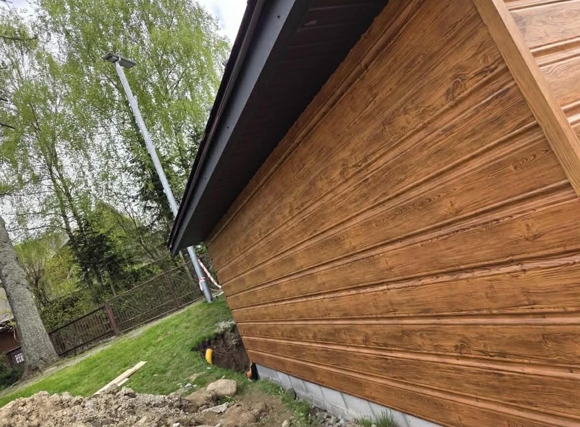 Rąbek stojący 9005MAT + Deska elewacyjna Multigloss