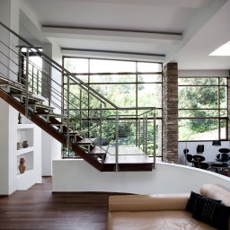 Organizacja procesu budowy domu oraz koordynacja prac wykonawców.