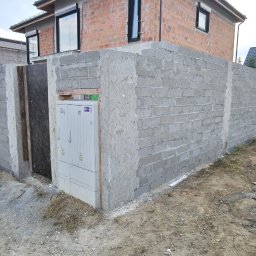 A teraz z innej beczki. ogrodzenie z bloczka fundamentowego 27 palet + wykonanie fundamentów 