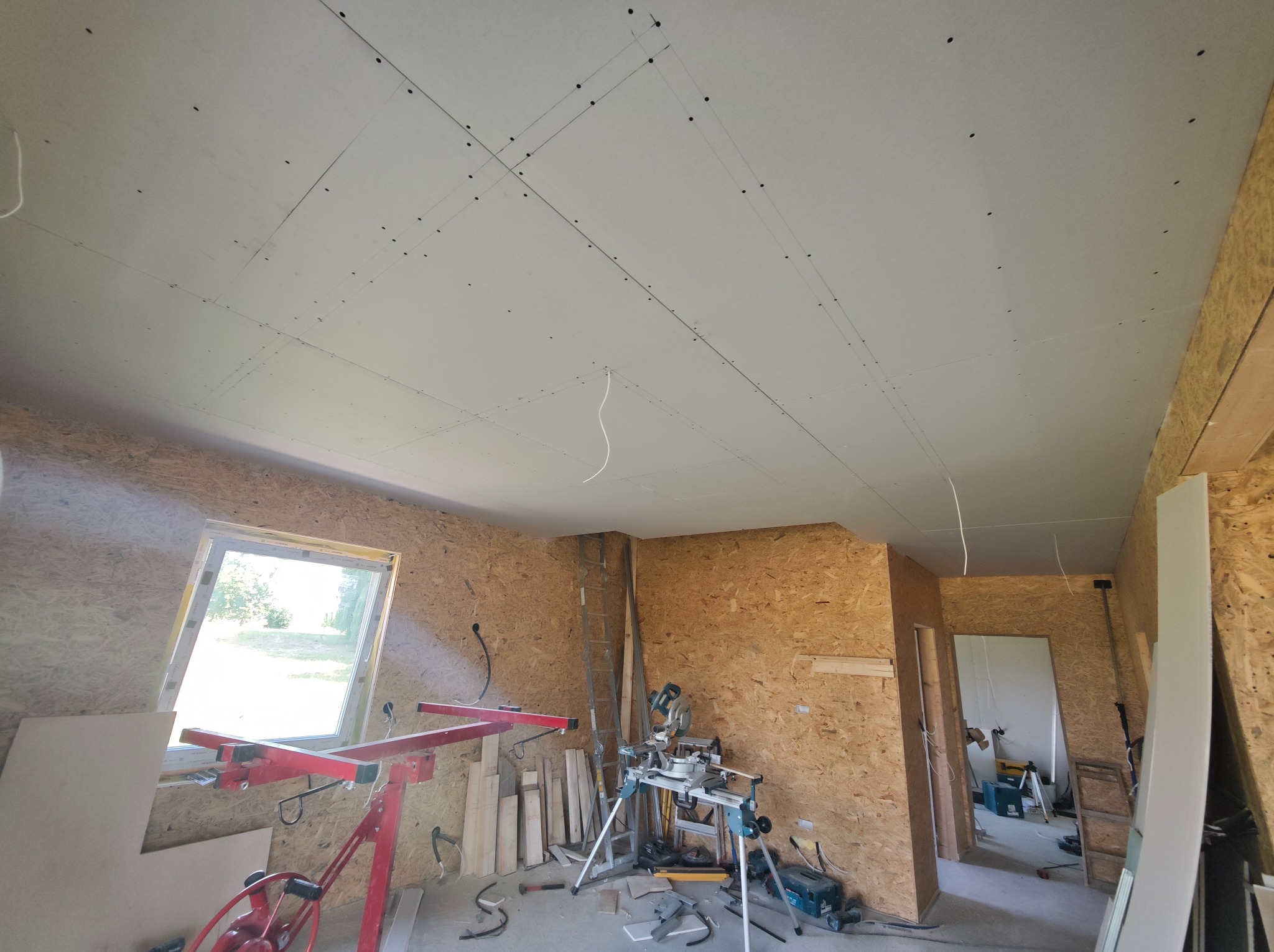 Tym razem dom drewniany ,zakres prac płyta osb na ściany ,płyty gk na sufity i ściany