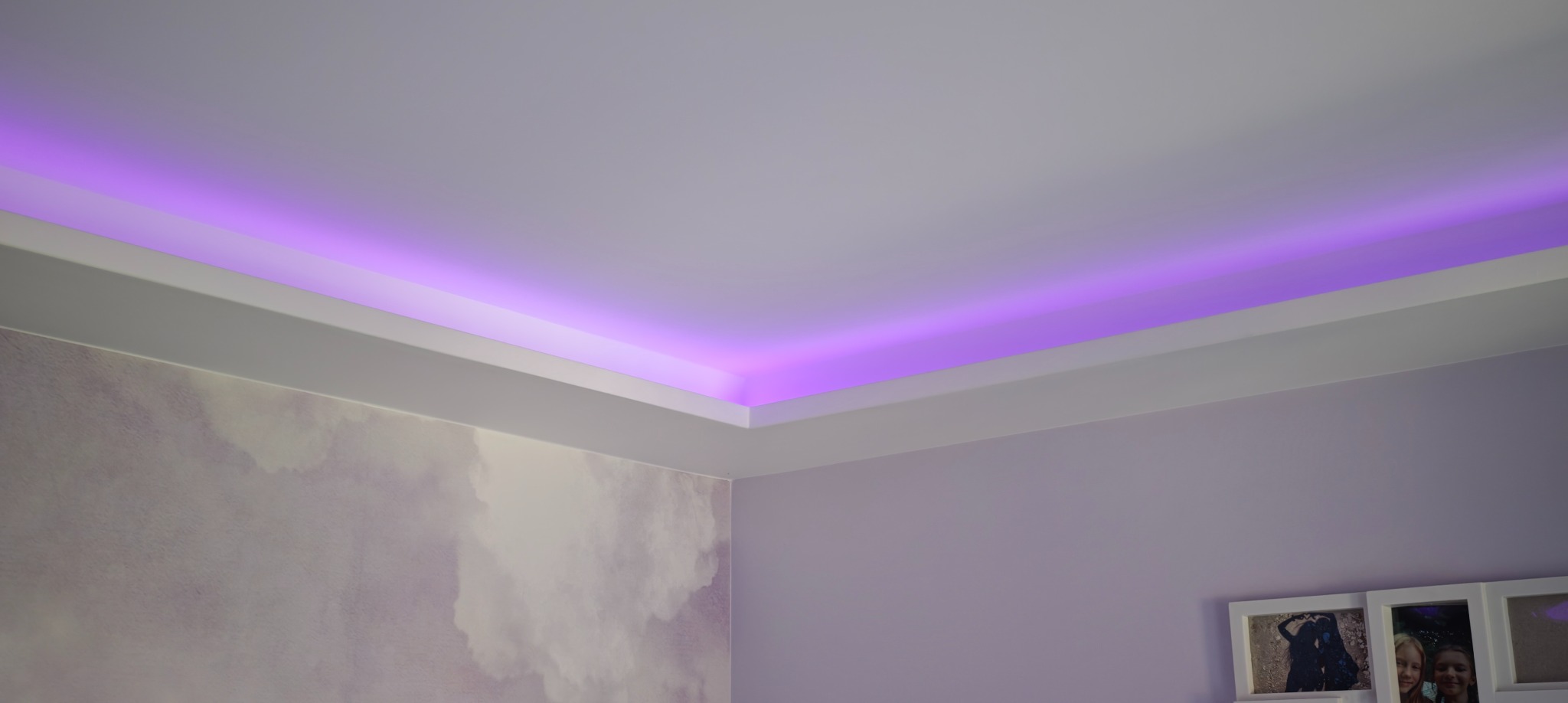 Półki lodowe z pozoru niewielka cześć przysufitowa a tak znacząco zmienia charakter pomieszczenia zwłaszcza nocą