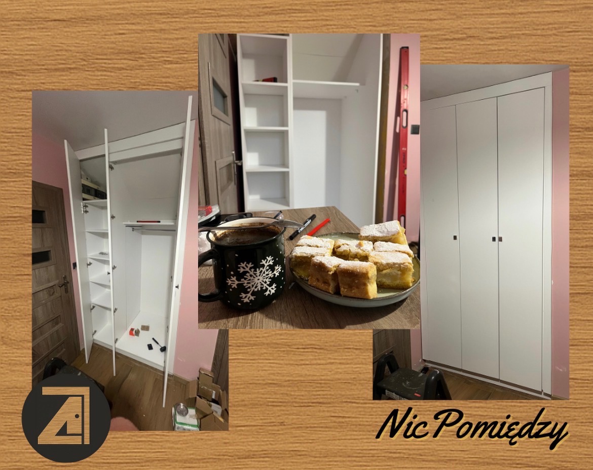 Kolaż: biała szafa wnękowa z otwartymi drzwiami, poziomica, ciasto i kawa. Widoczne detale wykończenia i akcesoria montażowe. Realizacja w pokoju z różowymi ścianami.