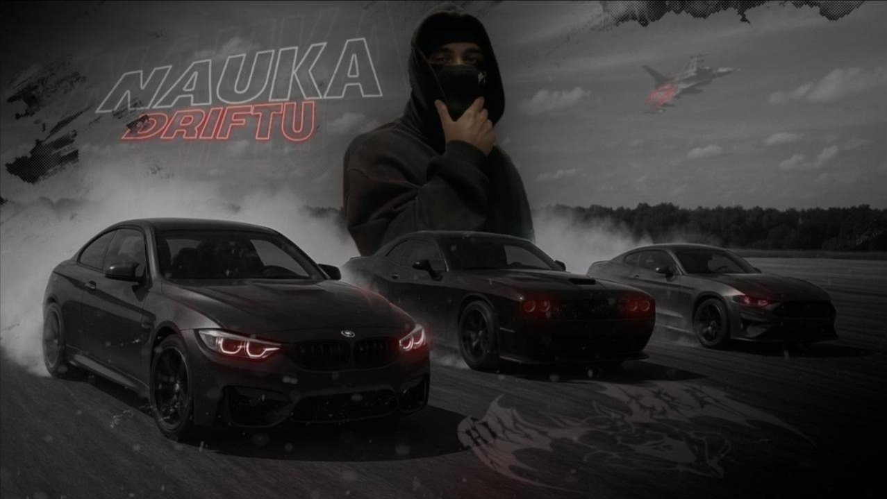 Mroczny, stylizowany obraz z trzema sportowymi autami (BMW, Dodge, Mustang) w dynamicznej scenerii, z sylwetką osoby w kapturze i napisem 'Nauka Driftu'.
