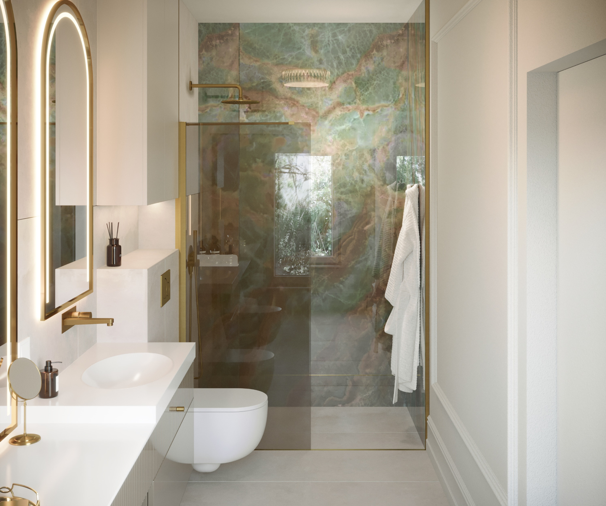 Elegancka łazienka z kabiną prysznicową wykończoną zielonym onyksem, złotymi detalami i podświetlanym lustrem. Nowoczesny design z dbałością o szczegóły.