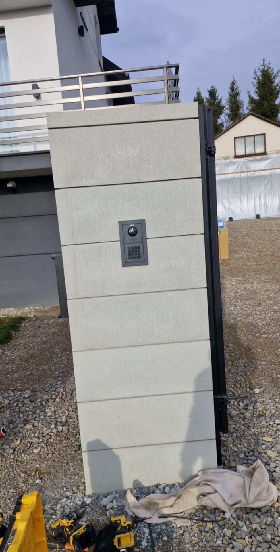 Wideodomofon modułowy podtynkowy.