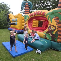 nasze dmuchańce na urodzinkach