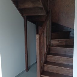 Piotr Krystkiewicz konstrukcje drewniane drewnianym2 - Montaż schodów sowosz