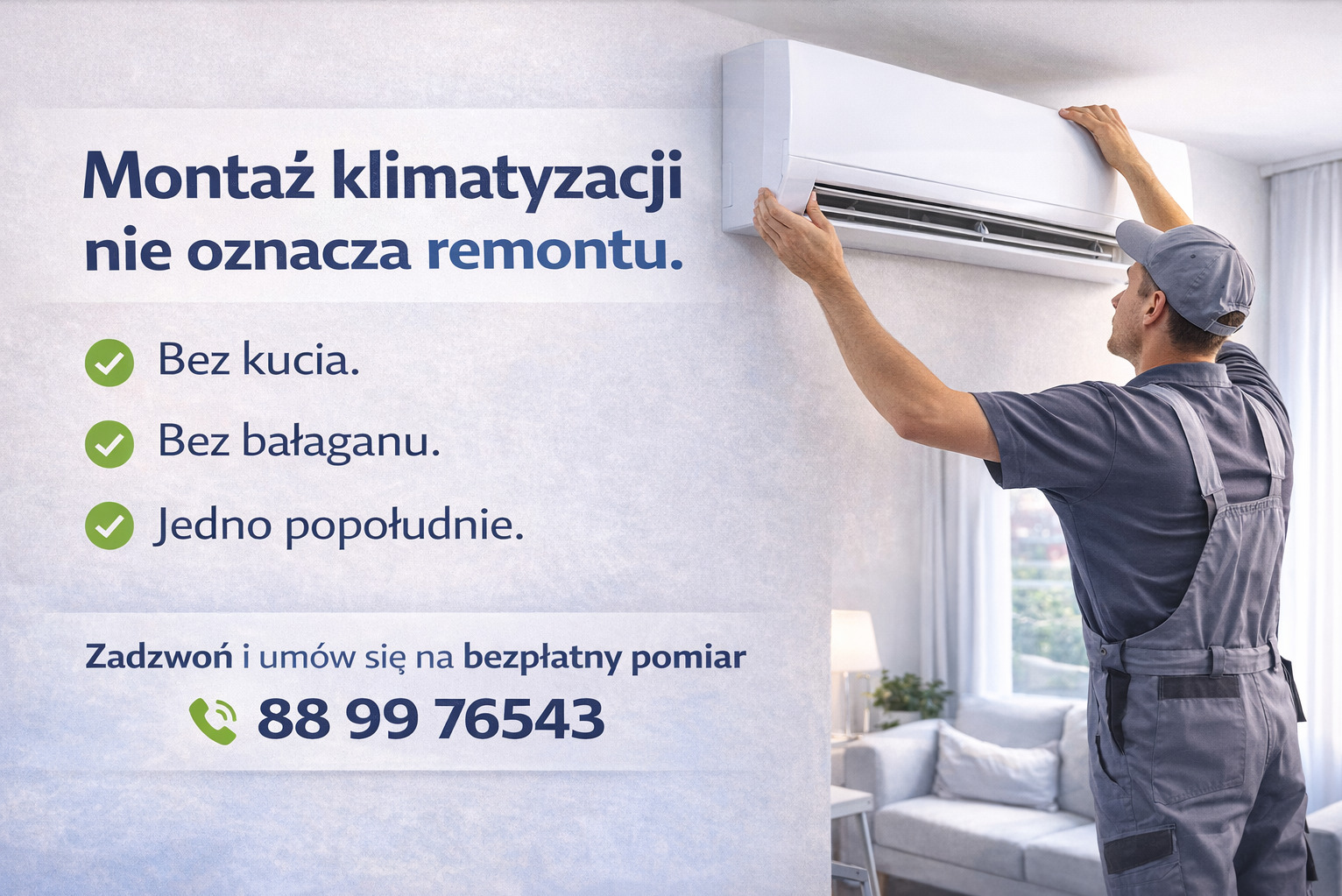 Instalator w szarym kombinezonie montuje białą klimatyzację w jasnym wnętrzu. Na ścianie hasło reklamowe: 'Montaż klimatyzacji nie oznacza remontu'.