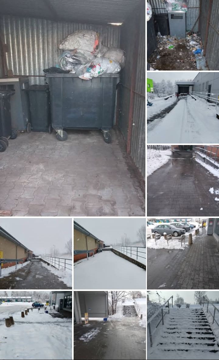 Kontenery na śmieci w magazynie i zimowy krajobraz z odśnieżonymi chodnikami. Widok na zewnątrz budynku w zimowej scenerii.