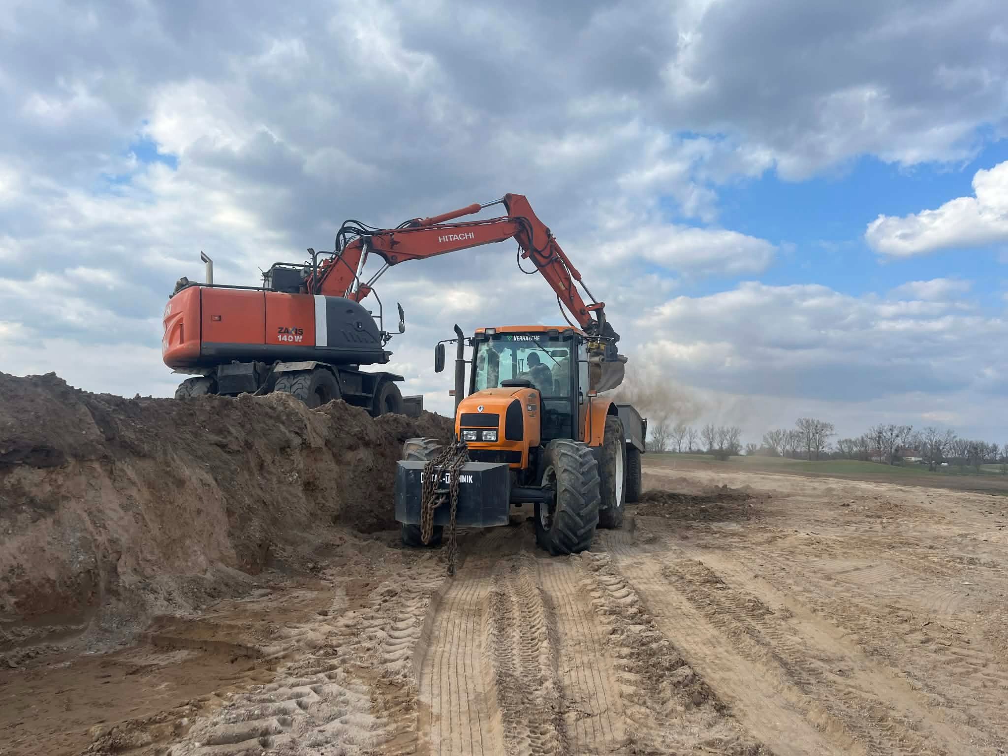 Ciągnik170km z przyczepą 10 Ton na ciężki teren.