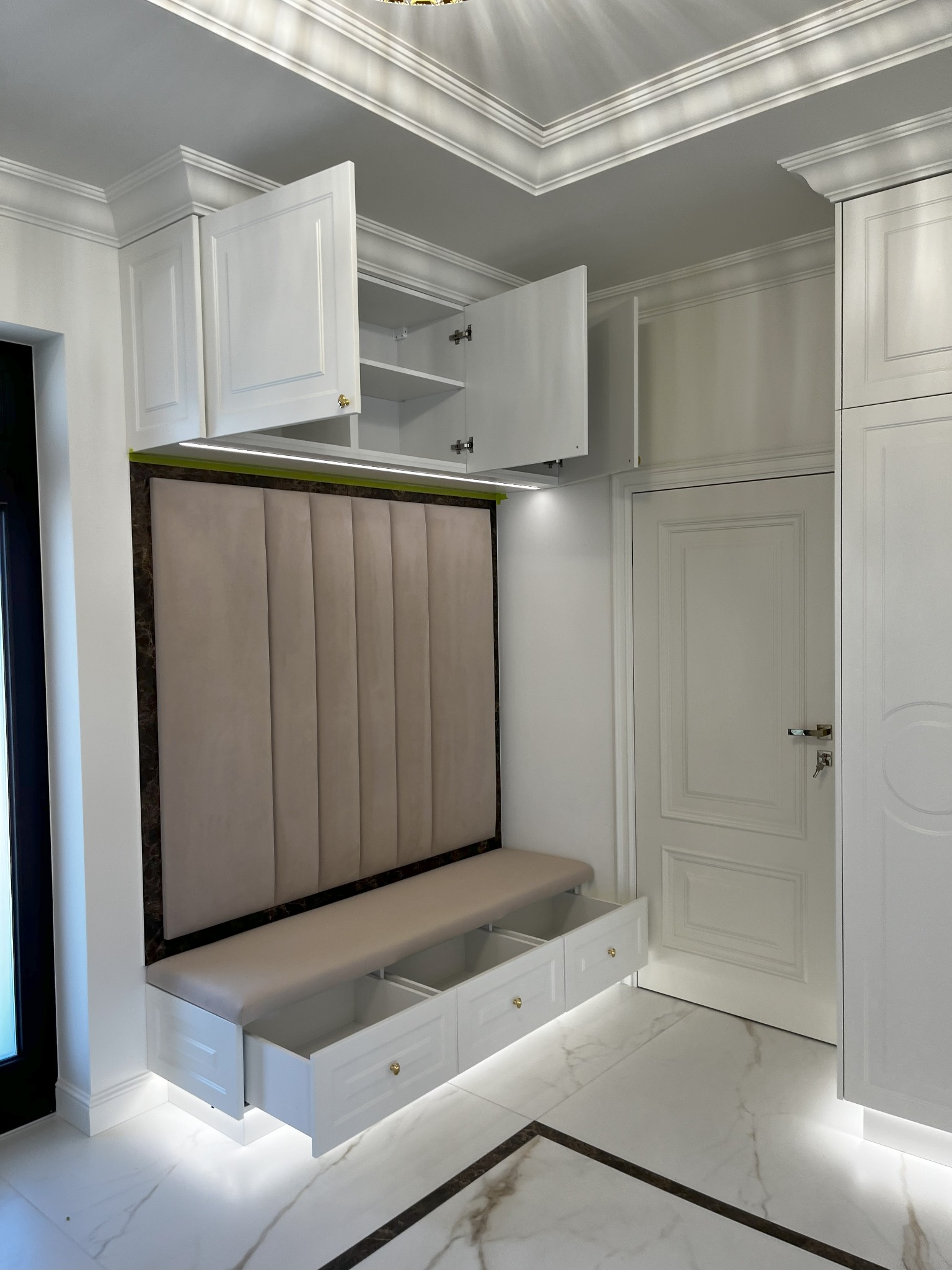 Przedpokój fronty frezowane lakier płmat