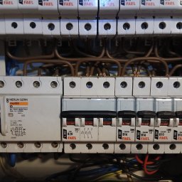 Józef Bujakowski - Wybija korki ? znajdę powód !