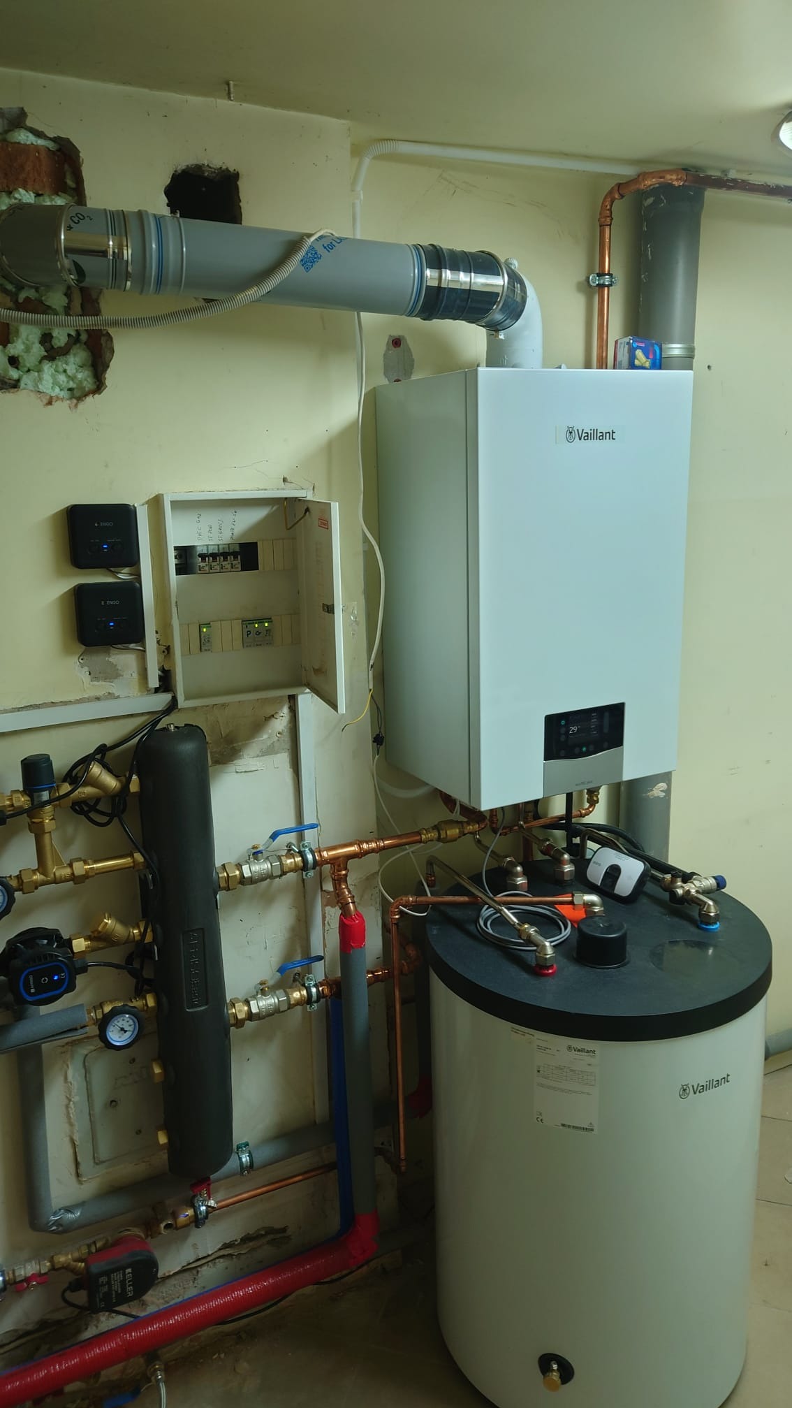 Wymiana pieca gazowego z zasobnikiem i podłączenie sterowania dla układu hybrydowego(piec na paliwo stałe)