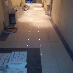 Dream Works Renovations - Hol w bloku