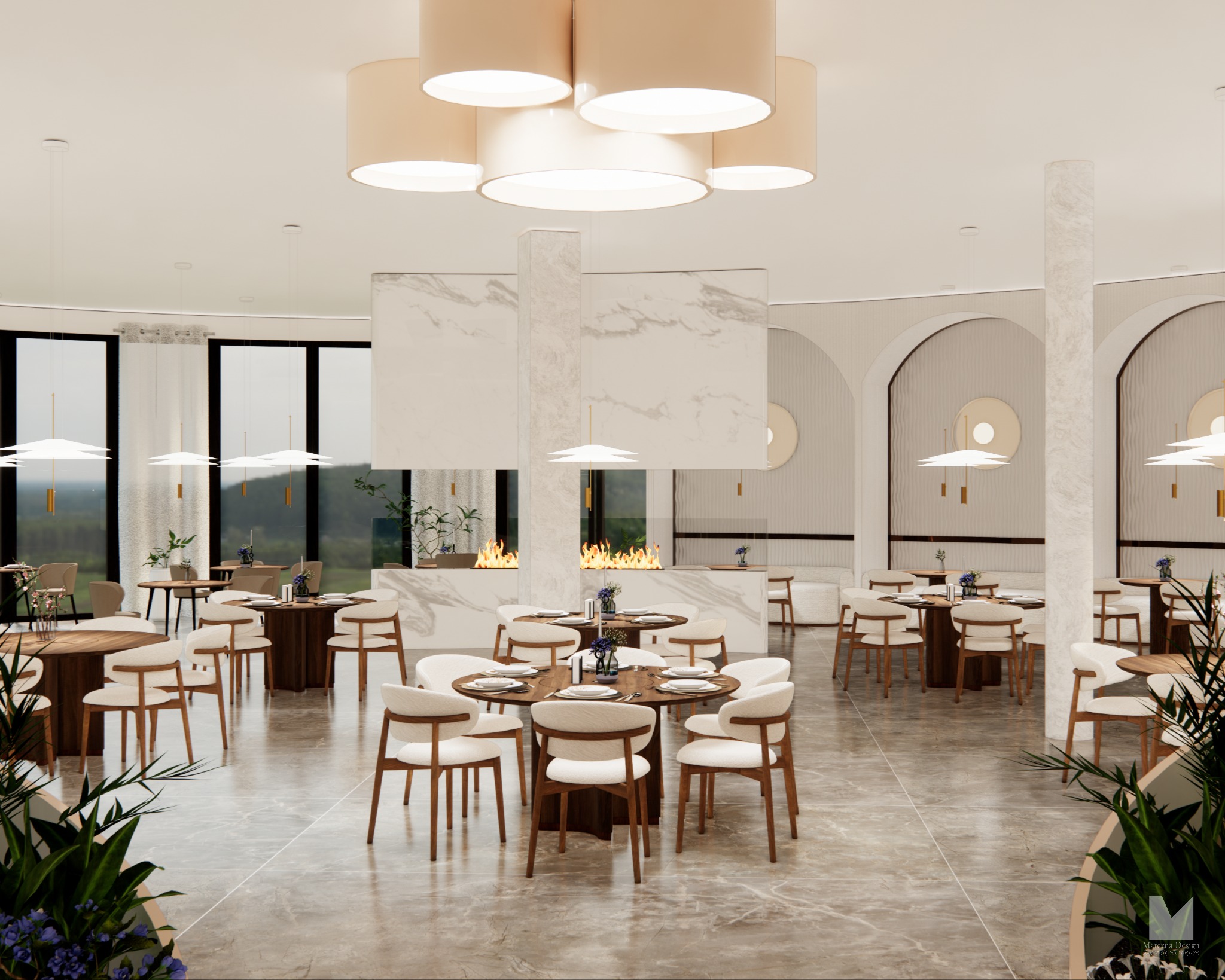 Elegancka aranżacja wnętrza restauracji z okrągłymi stolikami, krzesłami z jasną tapicerką i dekoracyjnym kominkiem. Stonowana kolorystyka i duże okna z widokiem na zewnątrz.