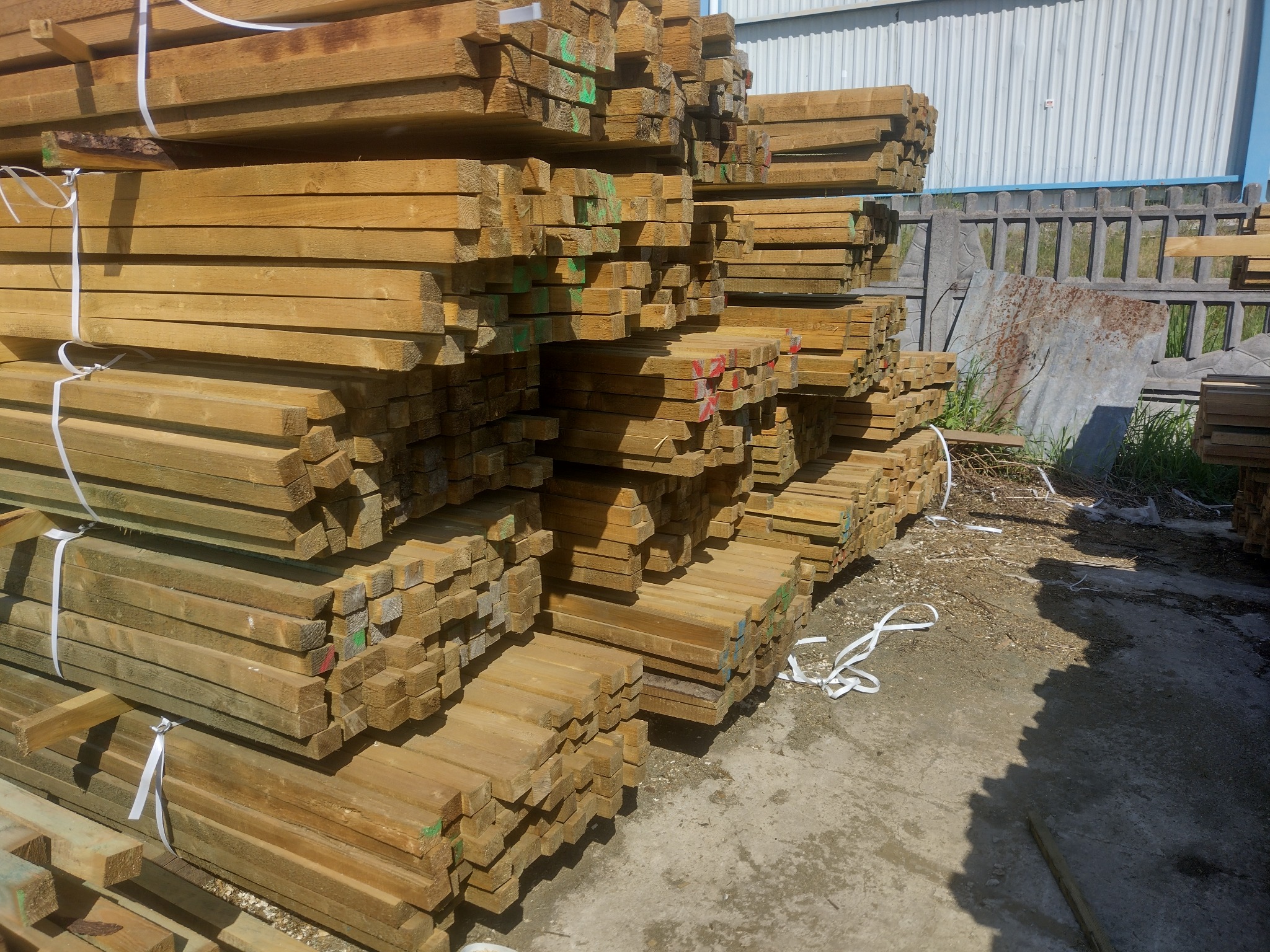 Łaty - 4 x 5 | 4 x 6 Długości 4 | 5 m Kontrłaty - 5 x 2,5 Długości od 1,5 do 5 | 6 m