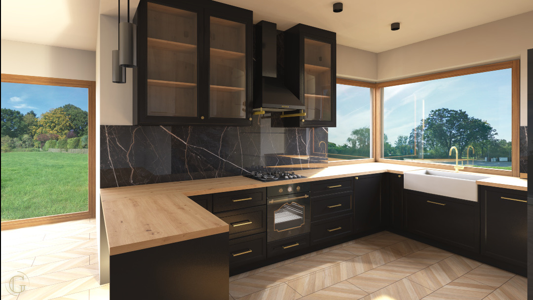 Czarna kuchnia z drewnianymi blatami i marmurowym backsplashiem, oświetlona wiszącymi lampami. Duże okno z widokiem na zieleń. Parkiet w jodełkę.