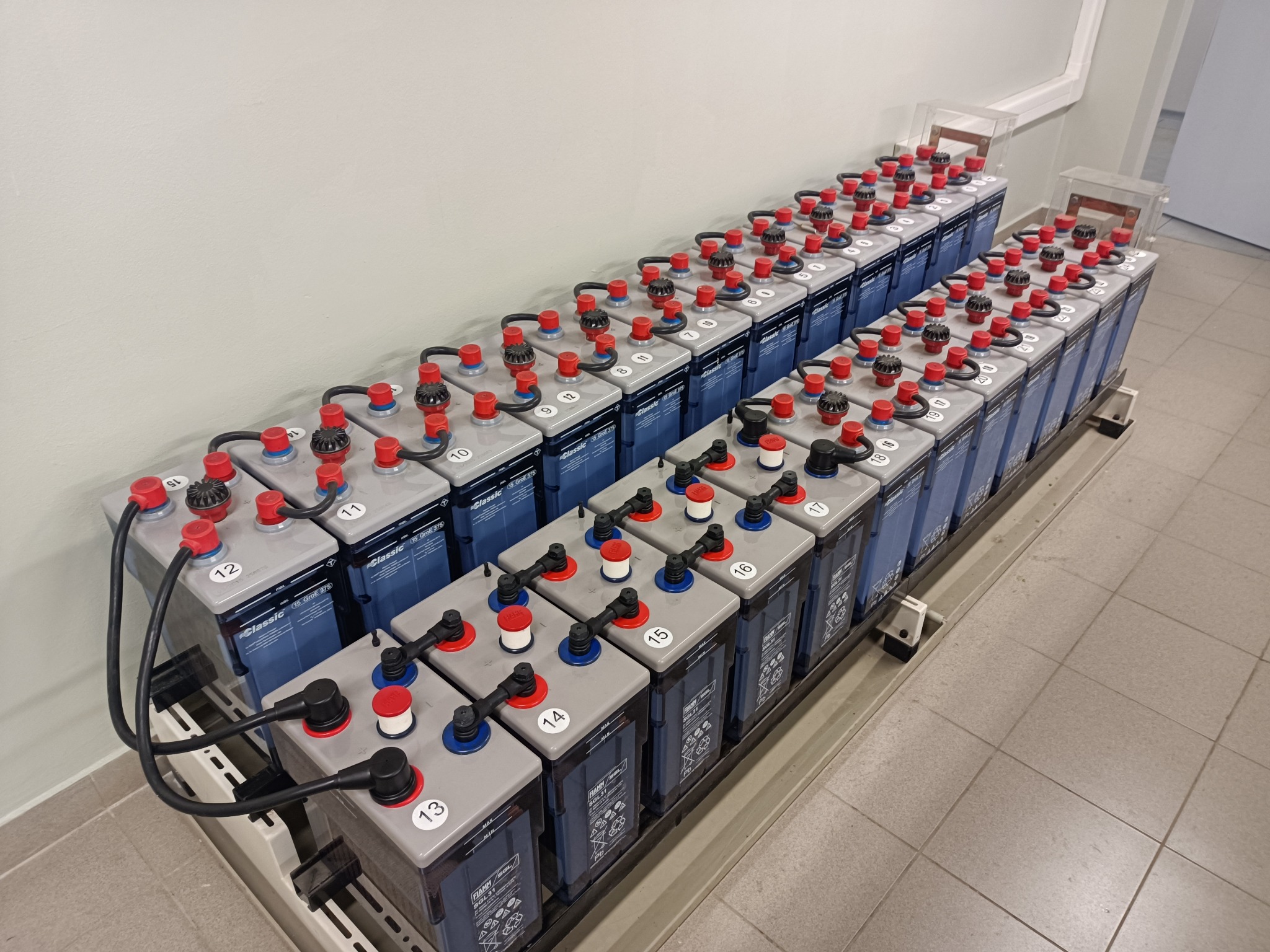 Montaże i serwis baterii stacyjnych