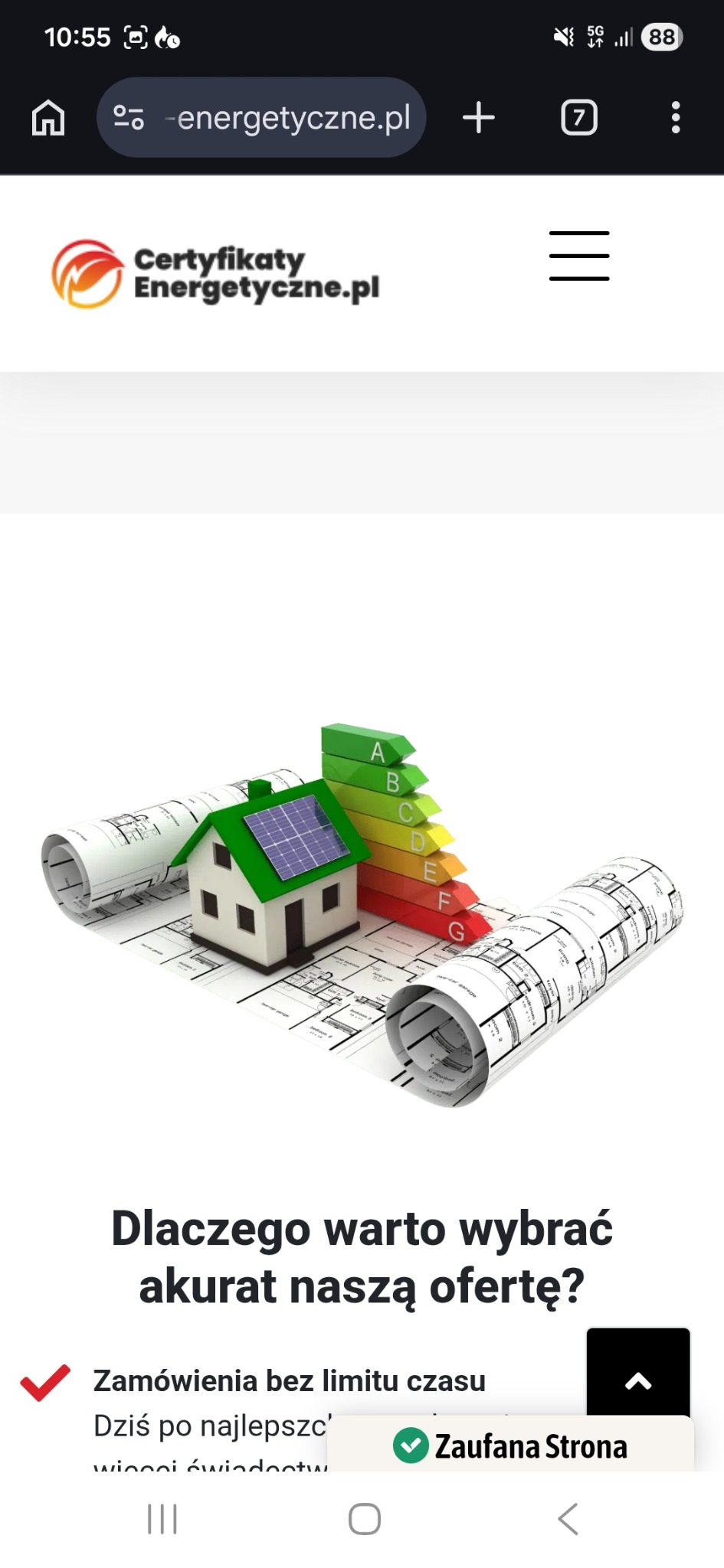 Strona internetowa z ofertą certyfikatów energetycznych w Dzierżoniowie. Grafika domu z panelami słonecznymi i skalą efektywności energetycznej.