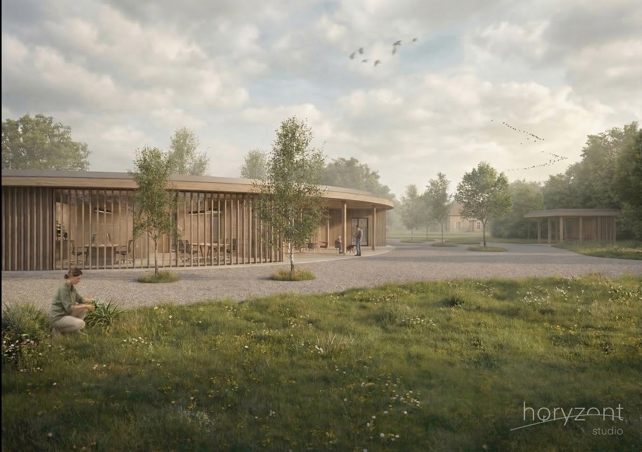 Wizualizacja budynku z drewnianą elewacją i zagospodarowanym terenem zielonym. Kobieta pielęgnuje rośliny na pierwszym planie. Ujęcie z niskiej perspektywy.