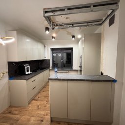 Montaż kuchni z Castoramy gotowej do użytku.