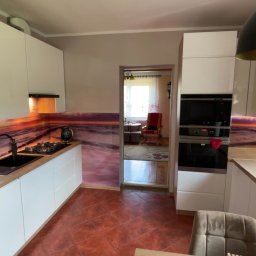 GESMONT WIKTOR GĘSIAK - Montaż kuchni z meble bodzio gotowej do użytku.