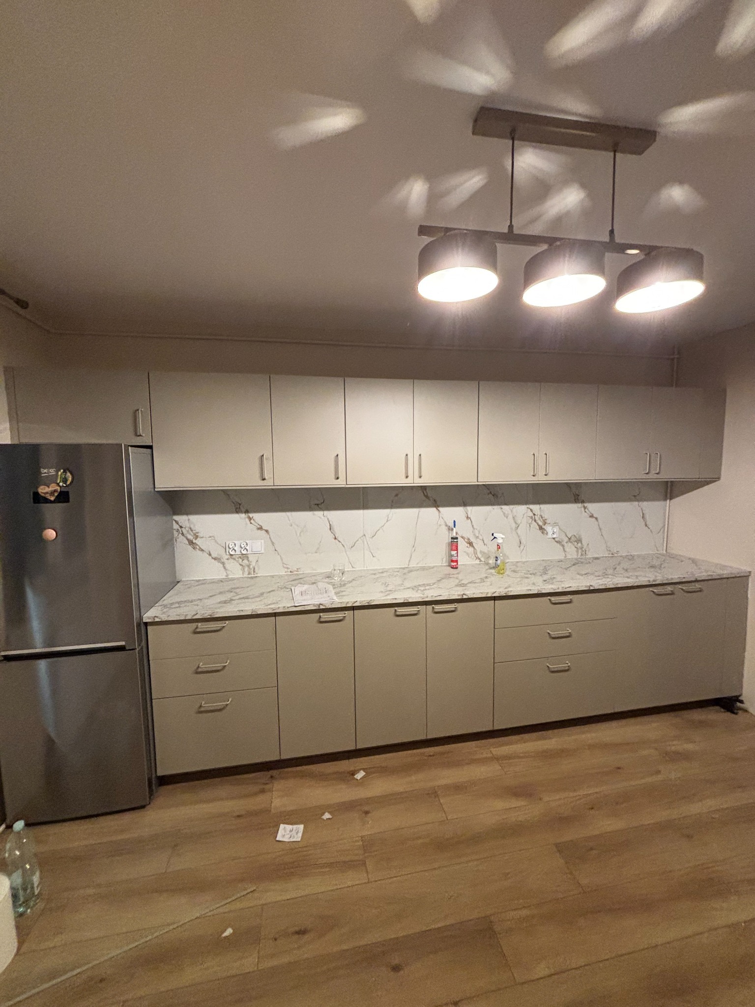 Montaż kuchni z Ikea gotowej do użytku.