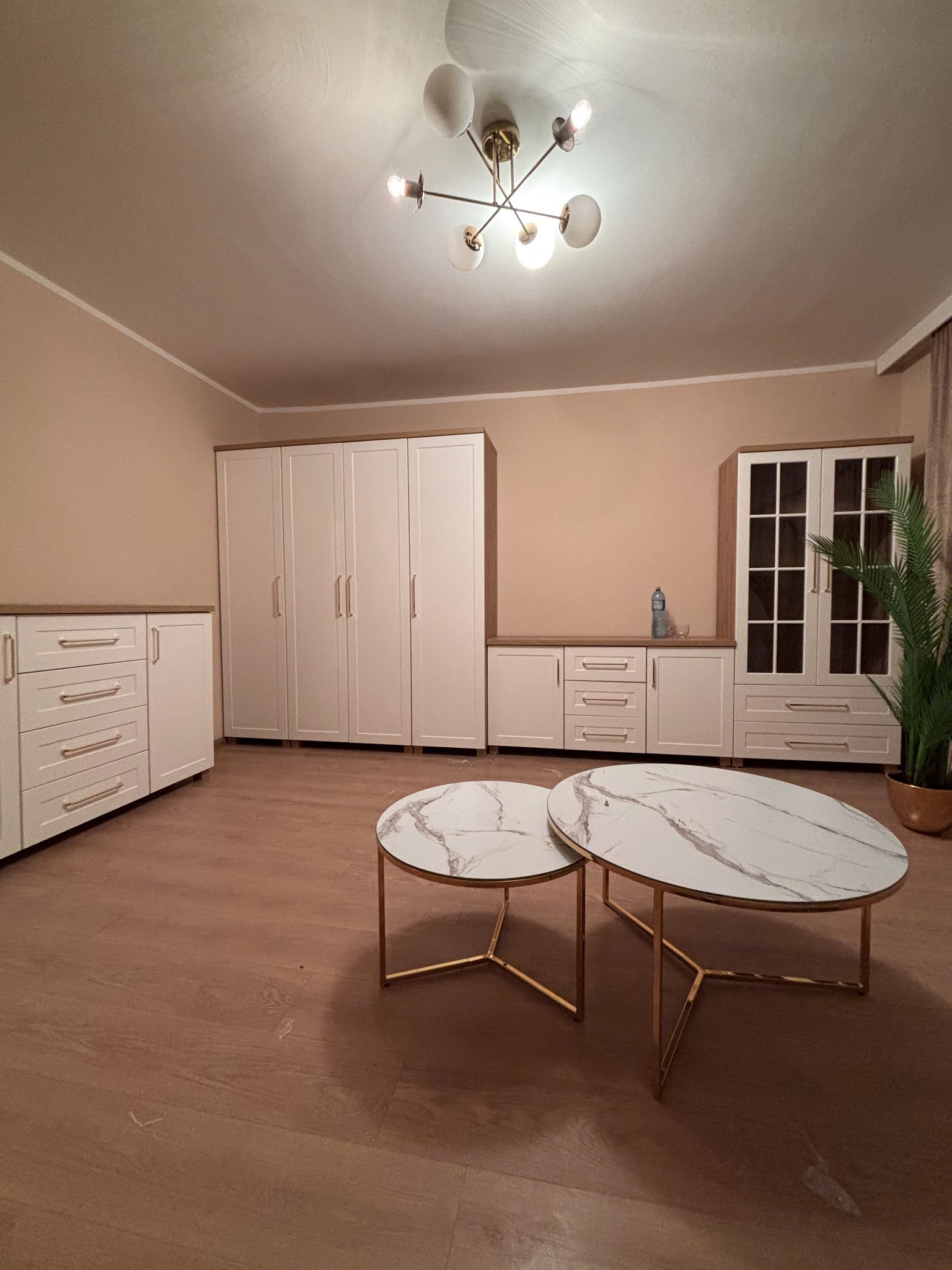 Montaż mebli pokojowych.