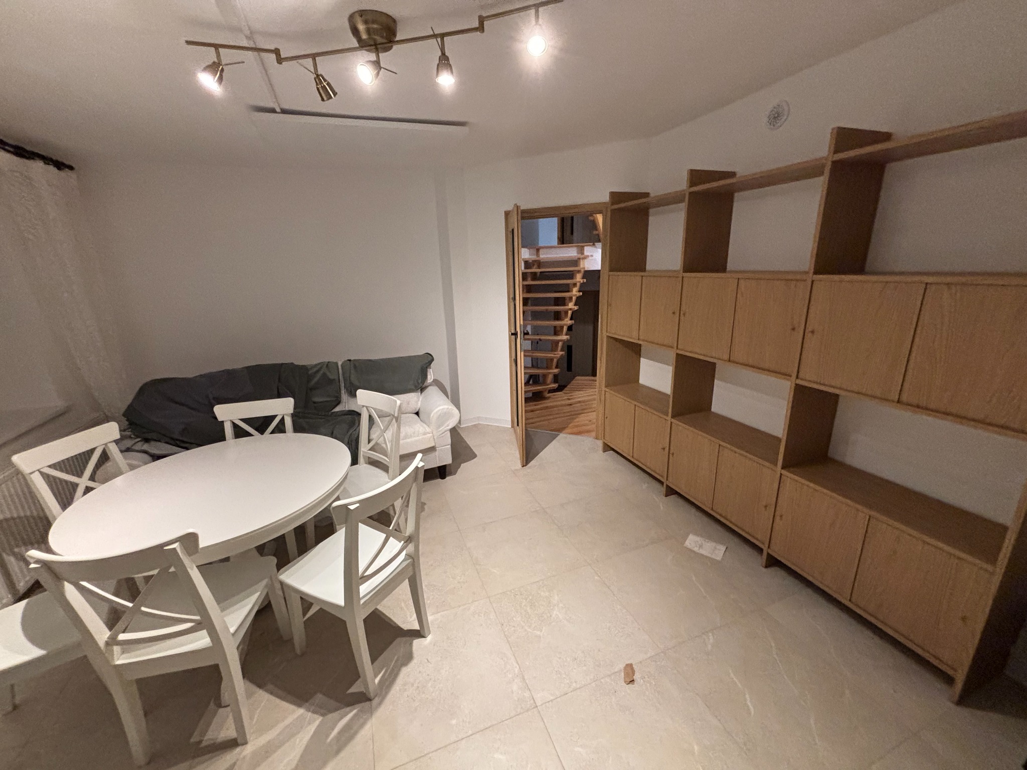 Montaż setu mebli pokojowych z ikea.