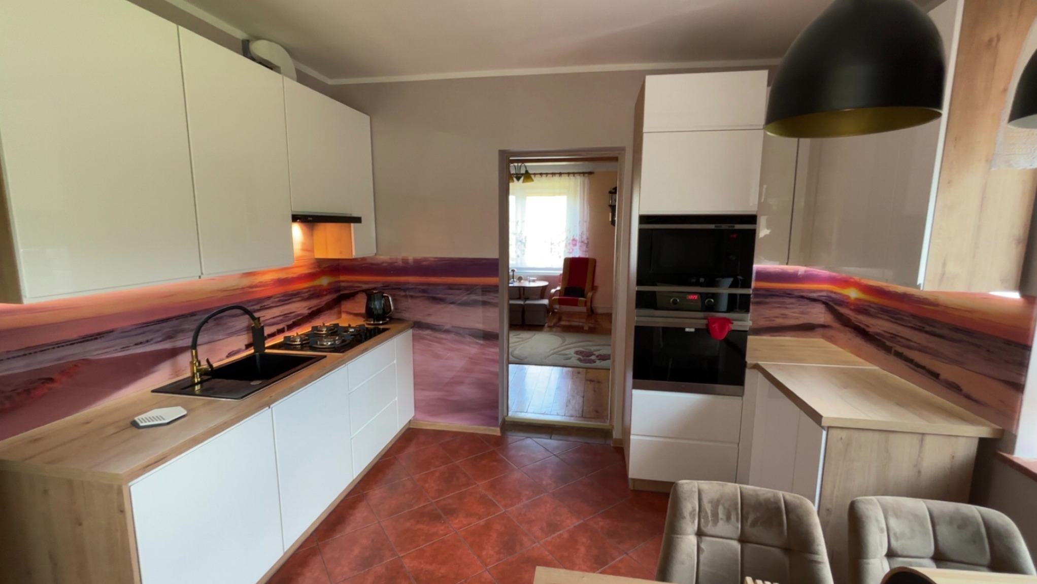 Montaż kuchni z meble bodzio gotowej do użytku.