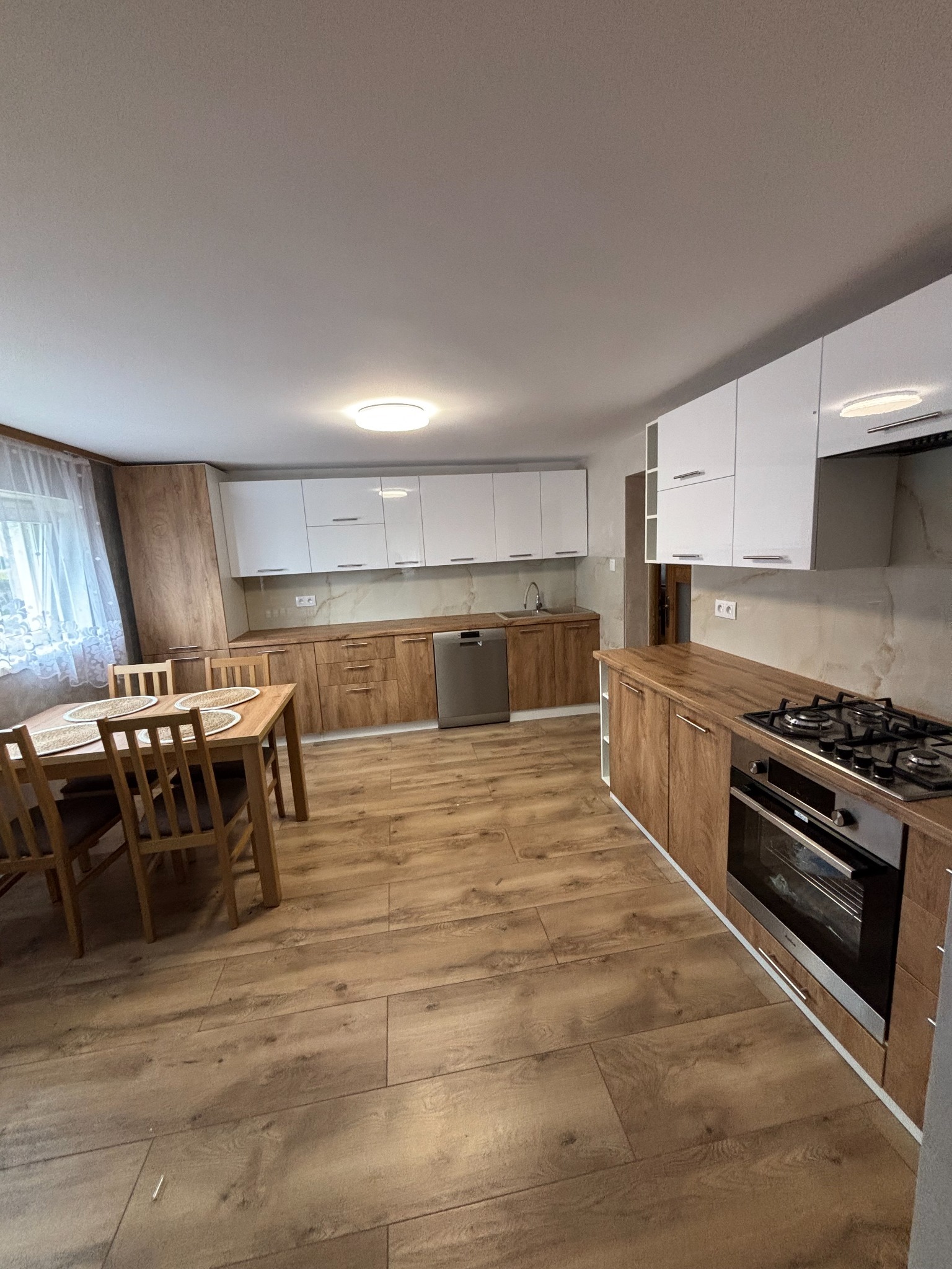 Montaż kuchni gotowej do użytku z centrum meblowe telenga Wieluń.