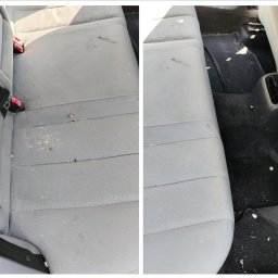 KingClean Expert - Tapicerka samochodowa tylnej kanapy w ujęciu przed i po czyszczeniu. Widoczne zabrudzenia i efekt po usunięciu plam i zanieczyszczeń. Czysta i odświeżona powierzchnia.