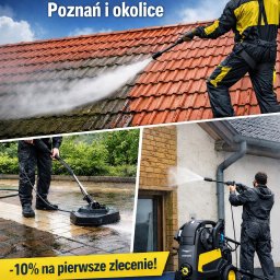 Dach & Fasada Expert - Usługa czyszczenia: pracownik w kasku myje dach z mchu myjką ciśnieniową. W tle kostka brukowa czyszczona okrągłą dyszą i elewacja budynku. Oferta dla Poznania.