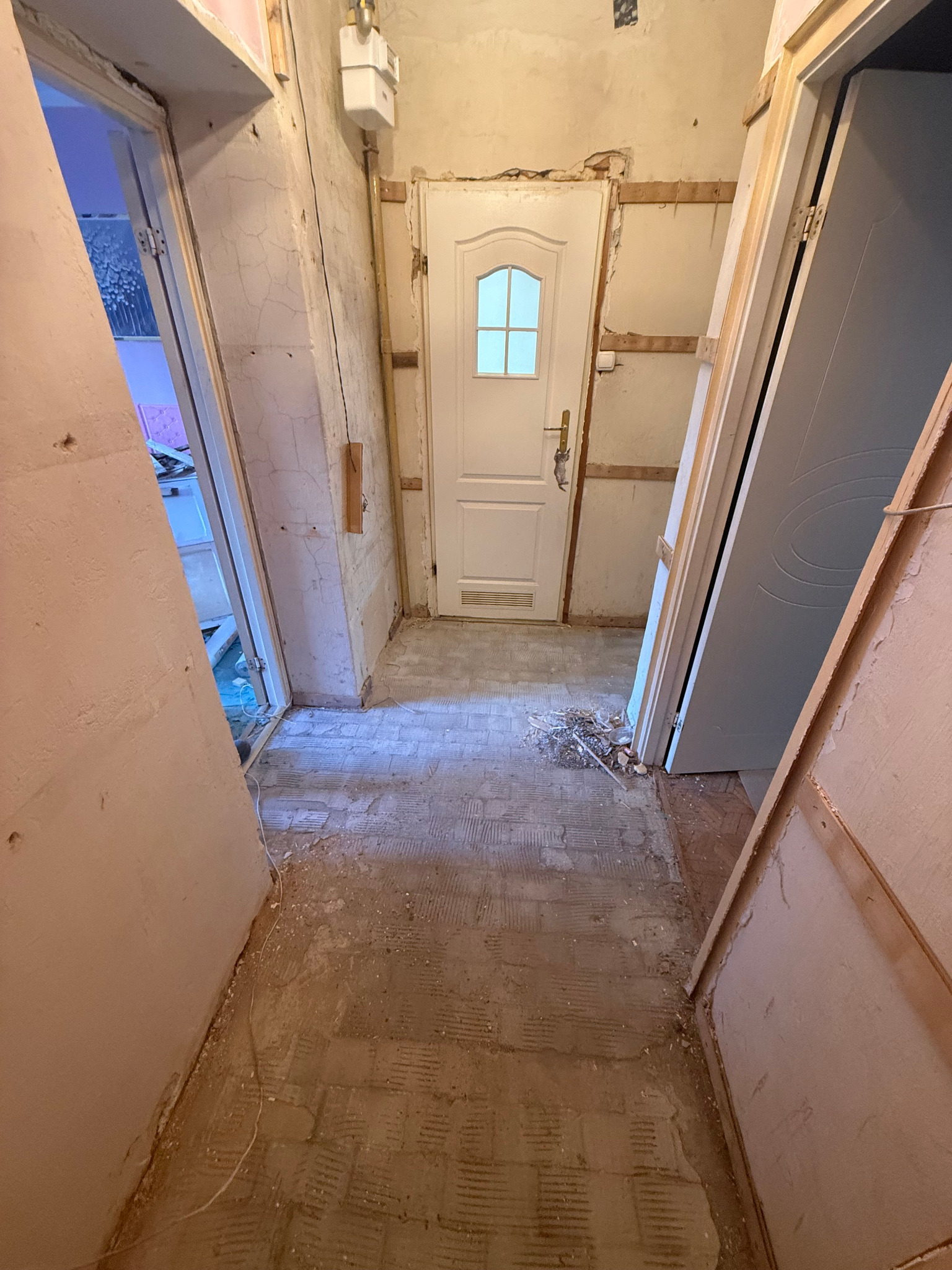 zdjęcie przedpokoju przygotowanego do remontu