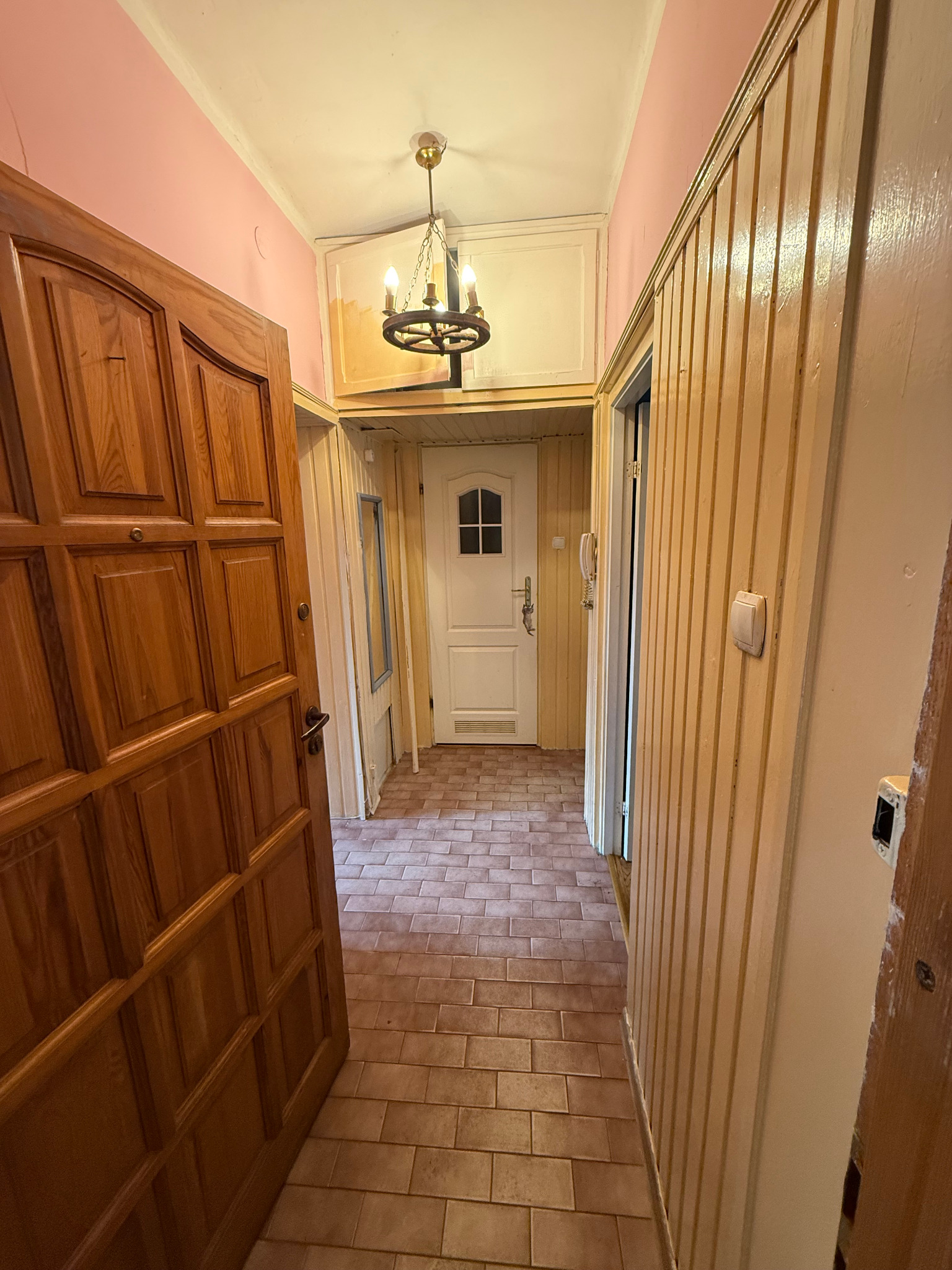 zdjęcie przedpokoju przed przygotowaniem do remontu