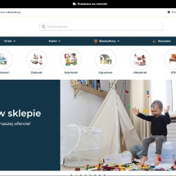 Full Stack Wizard - Strona sklepu z zabawkami Kamar Zabawki z Grodziska Mazowieckiego. Kategorie z zabawkami, promocje, nowości. W tle dziecko bawiące się klockami.